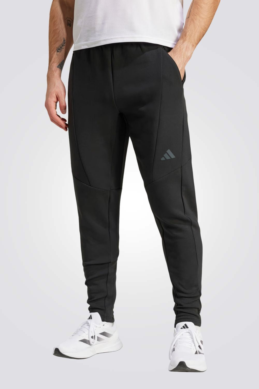 מכנסי אימון לגברים בצבע שחור