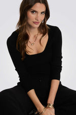 חולצת סריג לנשים עם עיטור תחרה בגב | מורגן 