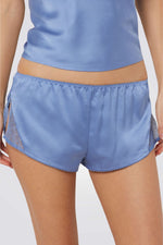 מכנסי סאטן קצרים ETERNITE  בצבע כחול