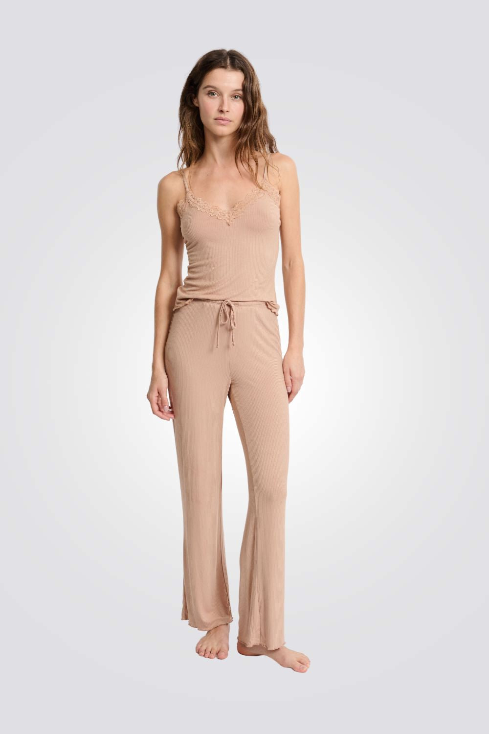 סט פיג’מה שני חלקים מסריג ריב עם פרטי תחרה NETTIE לנשים | איתם