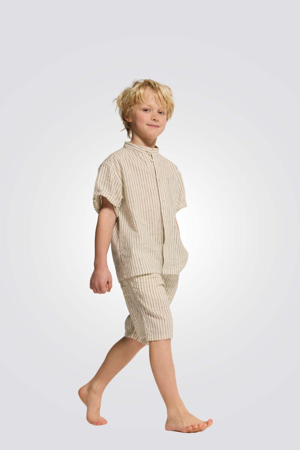 חולצת פשתן מכופתרת קצרה לילדים בצבע בז'