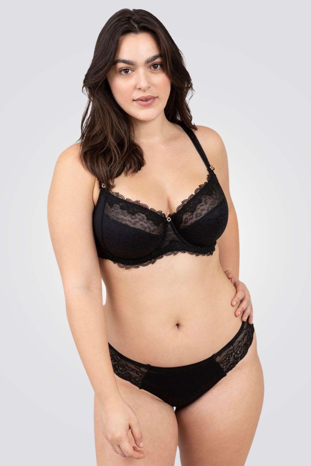 חזיית ספייסר ותחרה שחורה