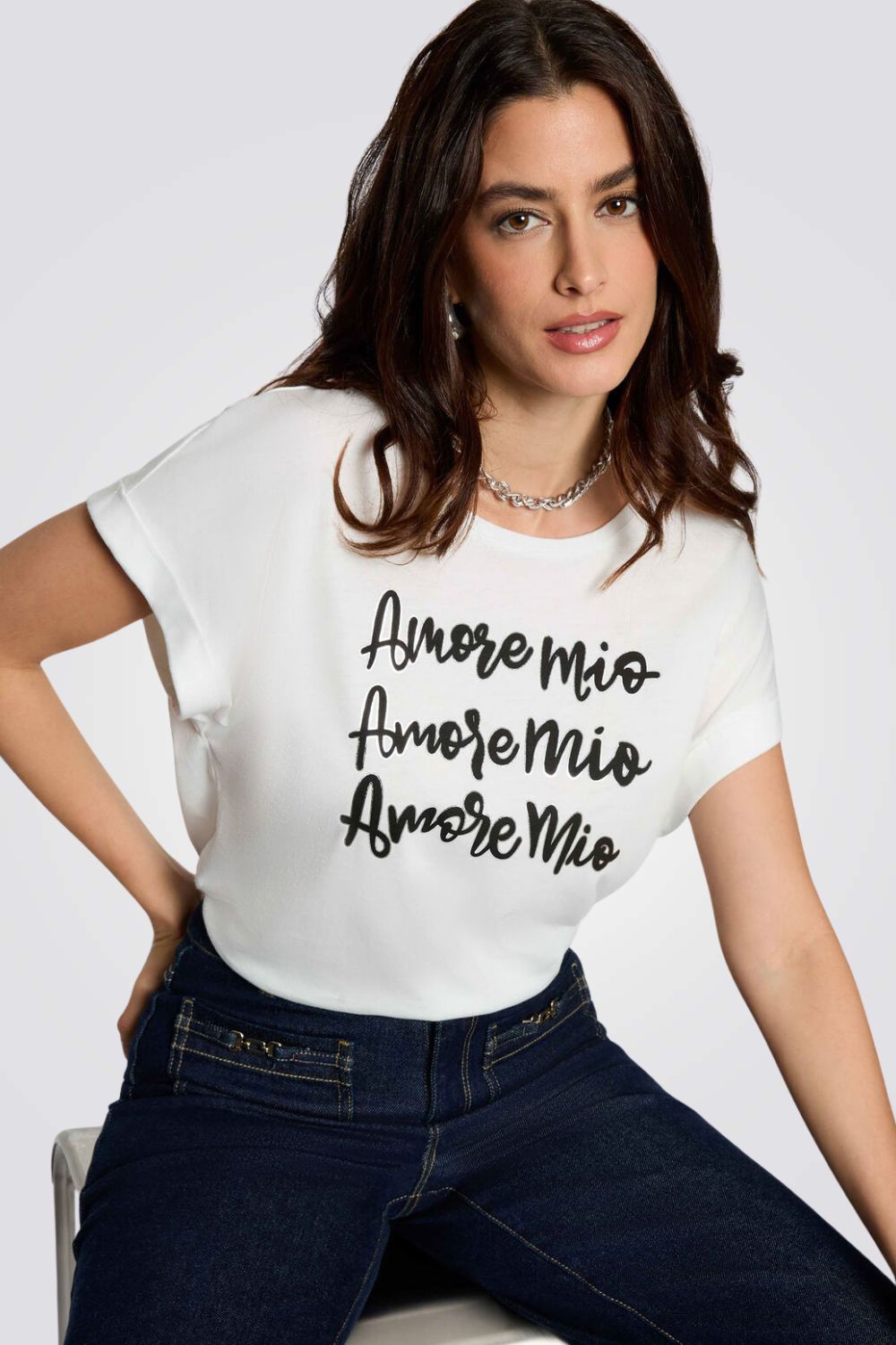 טישירט לבנה לנשים עם הדפס | מורגן