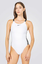 בגד ים שלם לנשים LOGO TAPE-FASTBACK בצבע לבן