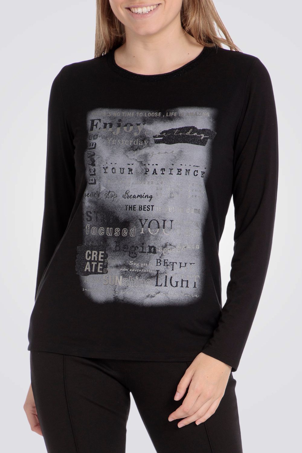 טישירט שרוולים ארוכים עם הדפס בצבע שחור