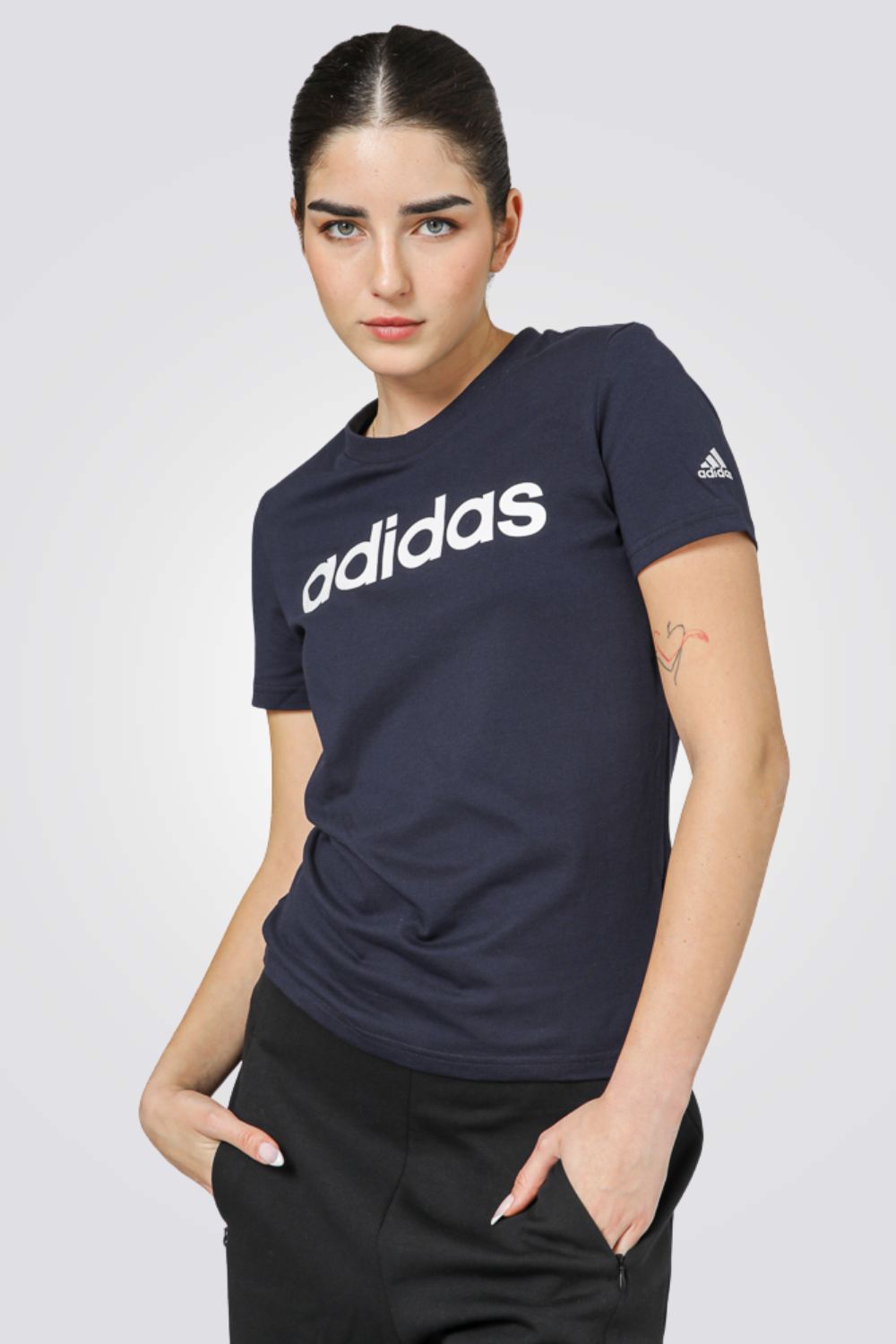 טישירט לנשים ESSENTIALS SLIM בצבע נייבי