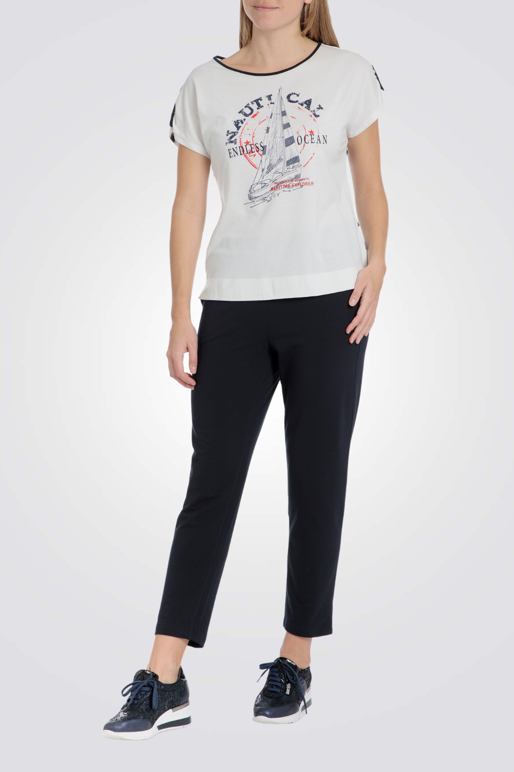 חולצת טי שירט בצבע טלק עם הדפס