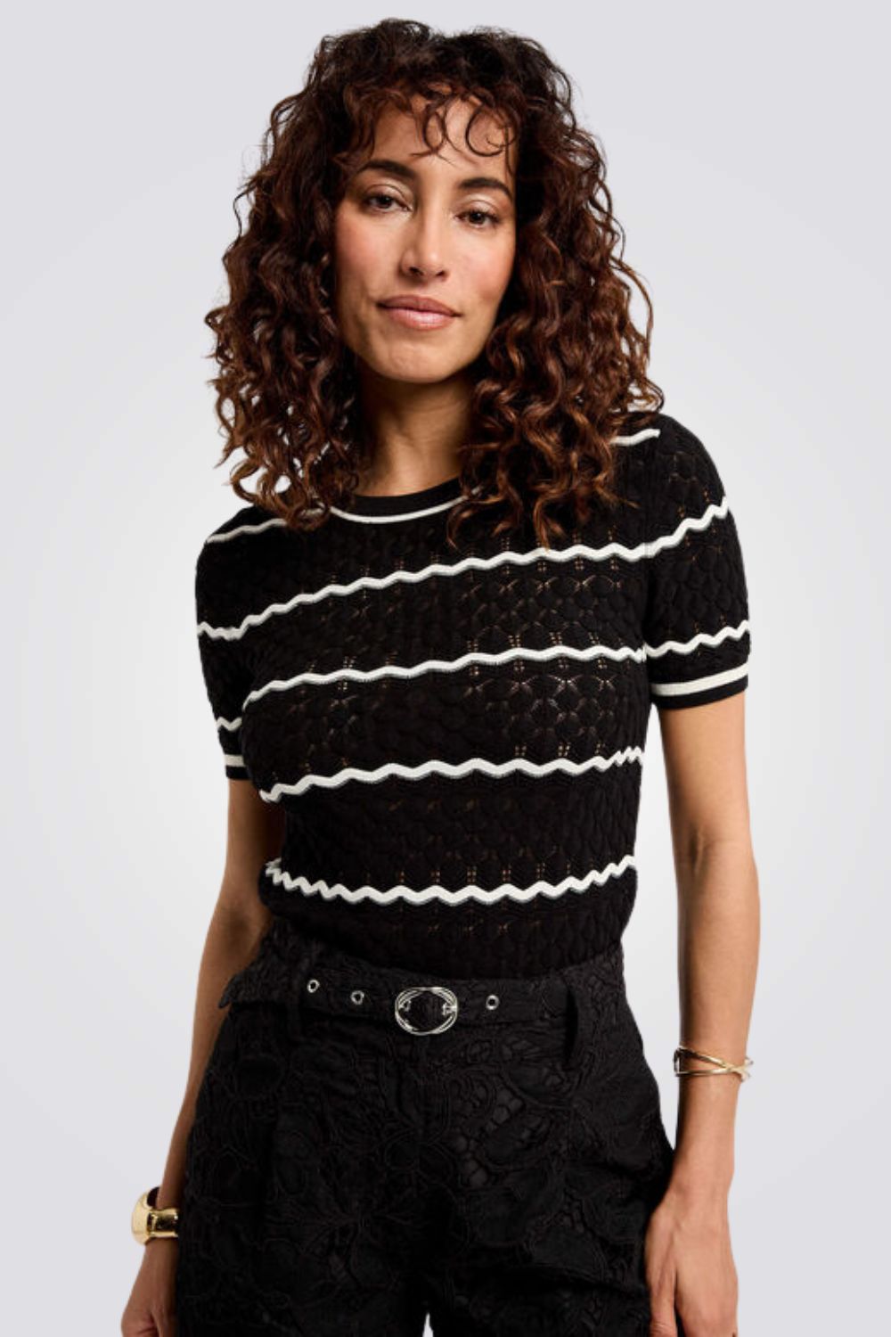 חולצת סריג קצרה לנשים עם פסים | מורגן