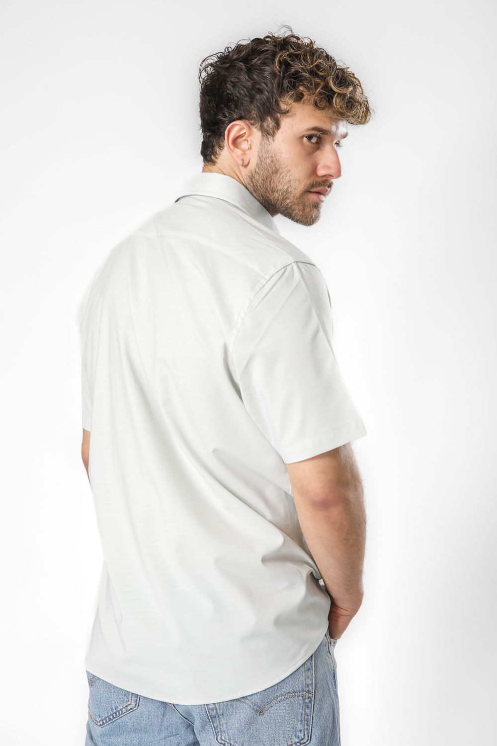 חולצה מכופתרת שרוולים קצרים