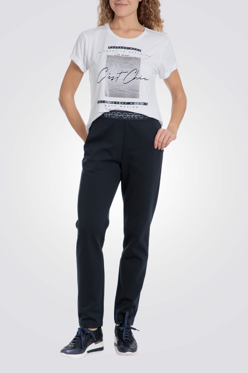 חולצה טי שירט לבנה עם הדפס