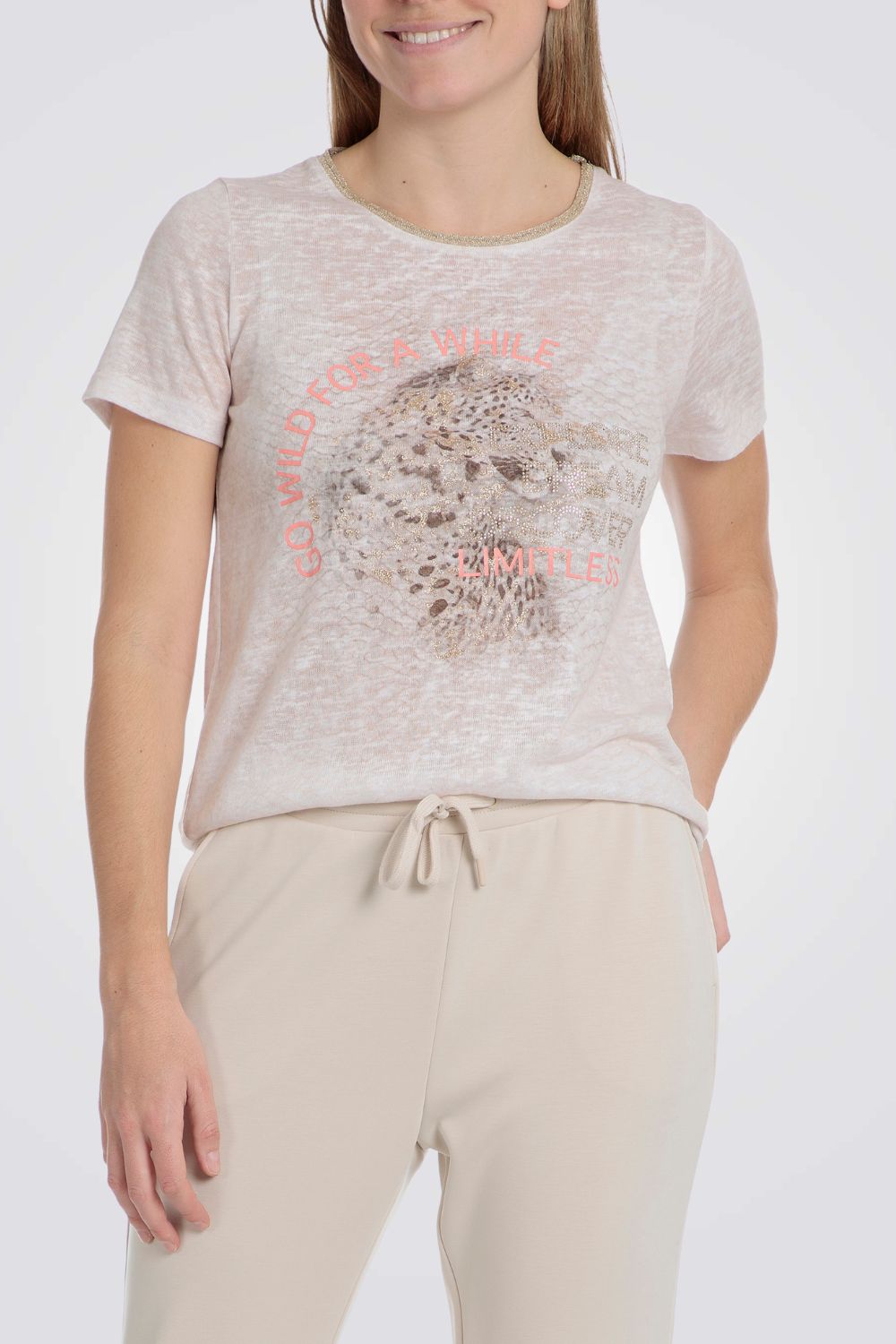 טישירט הדפס בחזית דיטיילס מטאלי