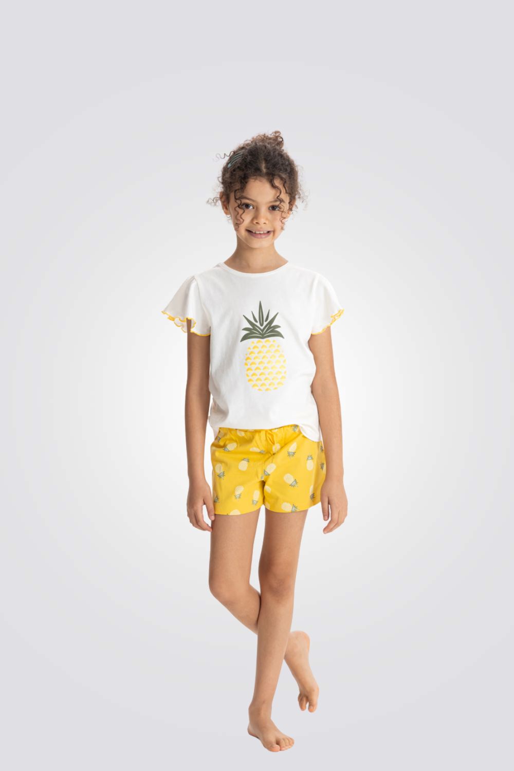 פיג'מה לילדות בצבע לבן עם הדפס אננס