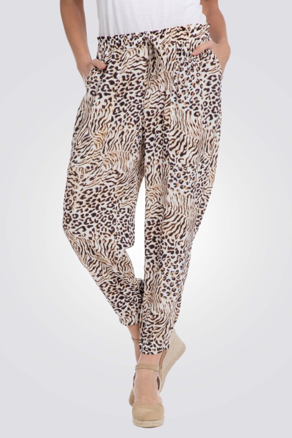 מכנסיים לנשים עם הדפס מנומר 