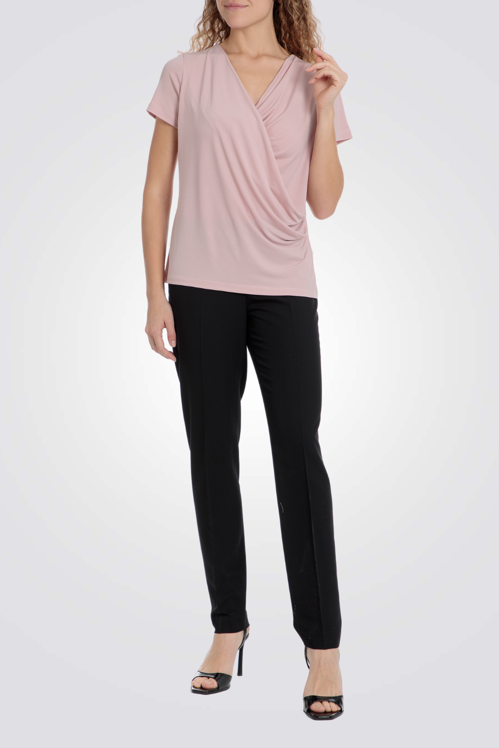 חולצת טי קצרה מעטפת בצבע ורוד 