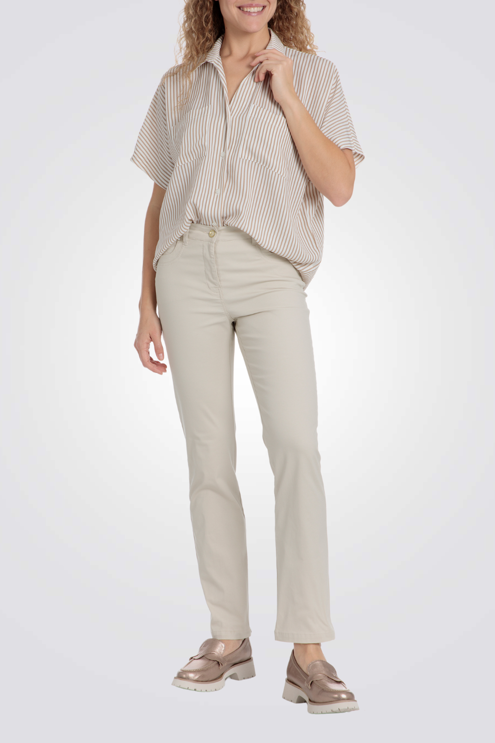 חולצת פסים קצרה בגוון בז'