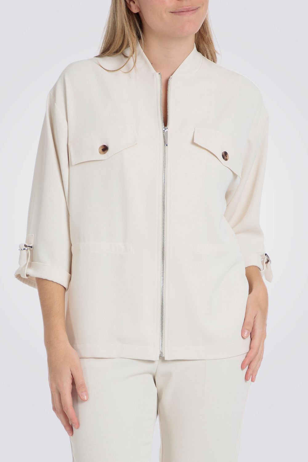 ג'קט שרוולי 3/4 בצבע שמנת