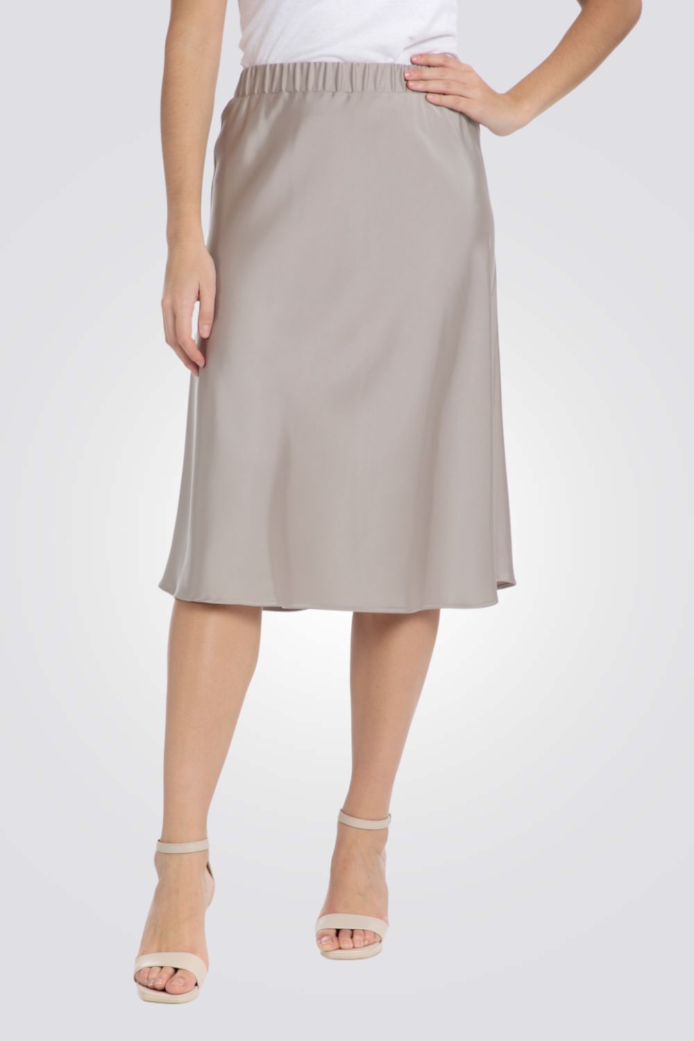 חצאית סאטן לנשים בצבע בז'