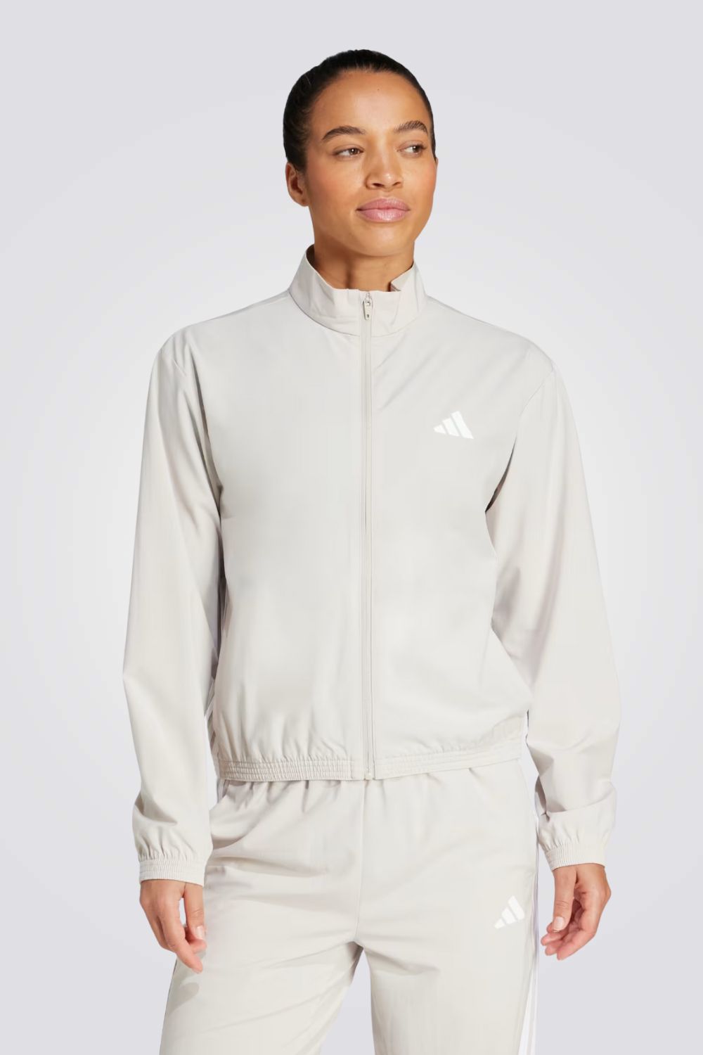 ג'קט אימון לנשים בצבע אוף וויט