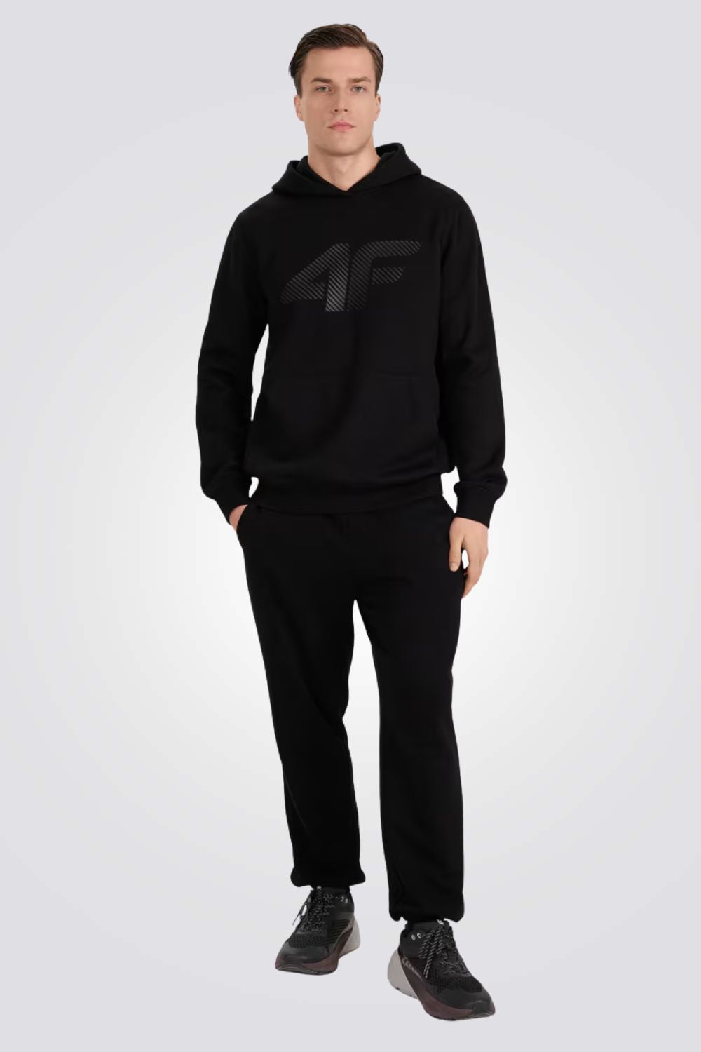 מכנסי טרנינג עם סיומת גומי לגברים | 4F