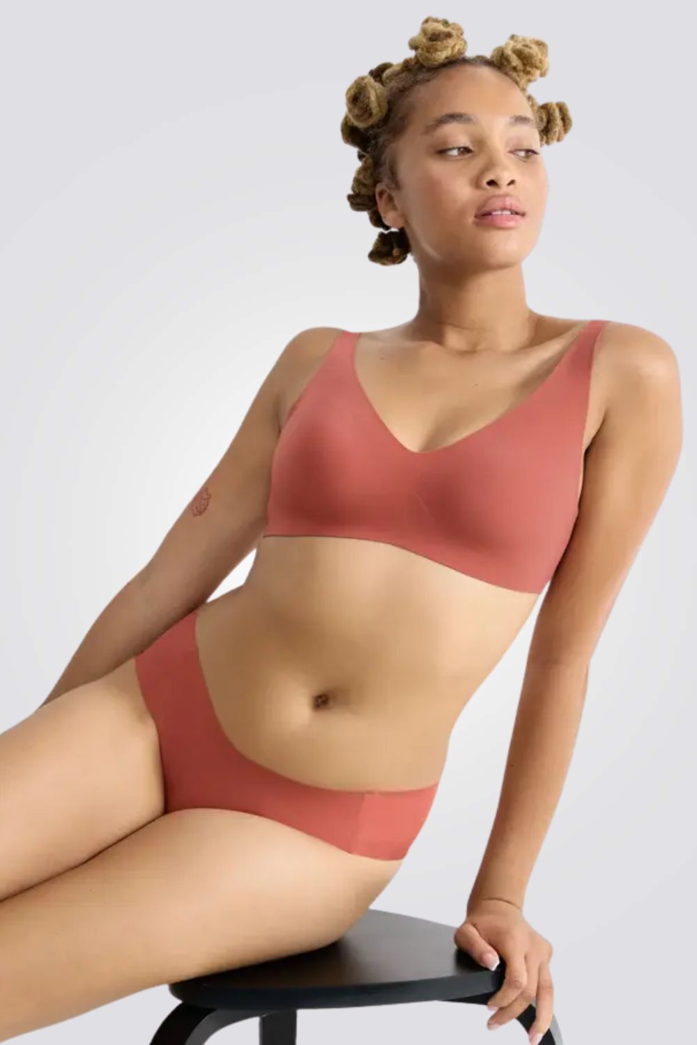 חזייה ללא ברזלים לנשים