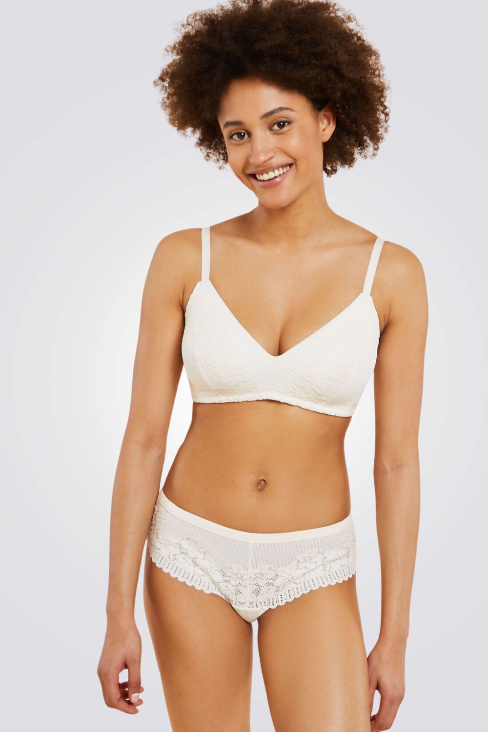 חזיית משולשים בריפוד קל YOUNG לנשים