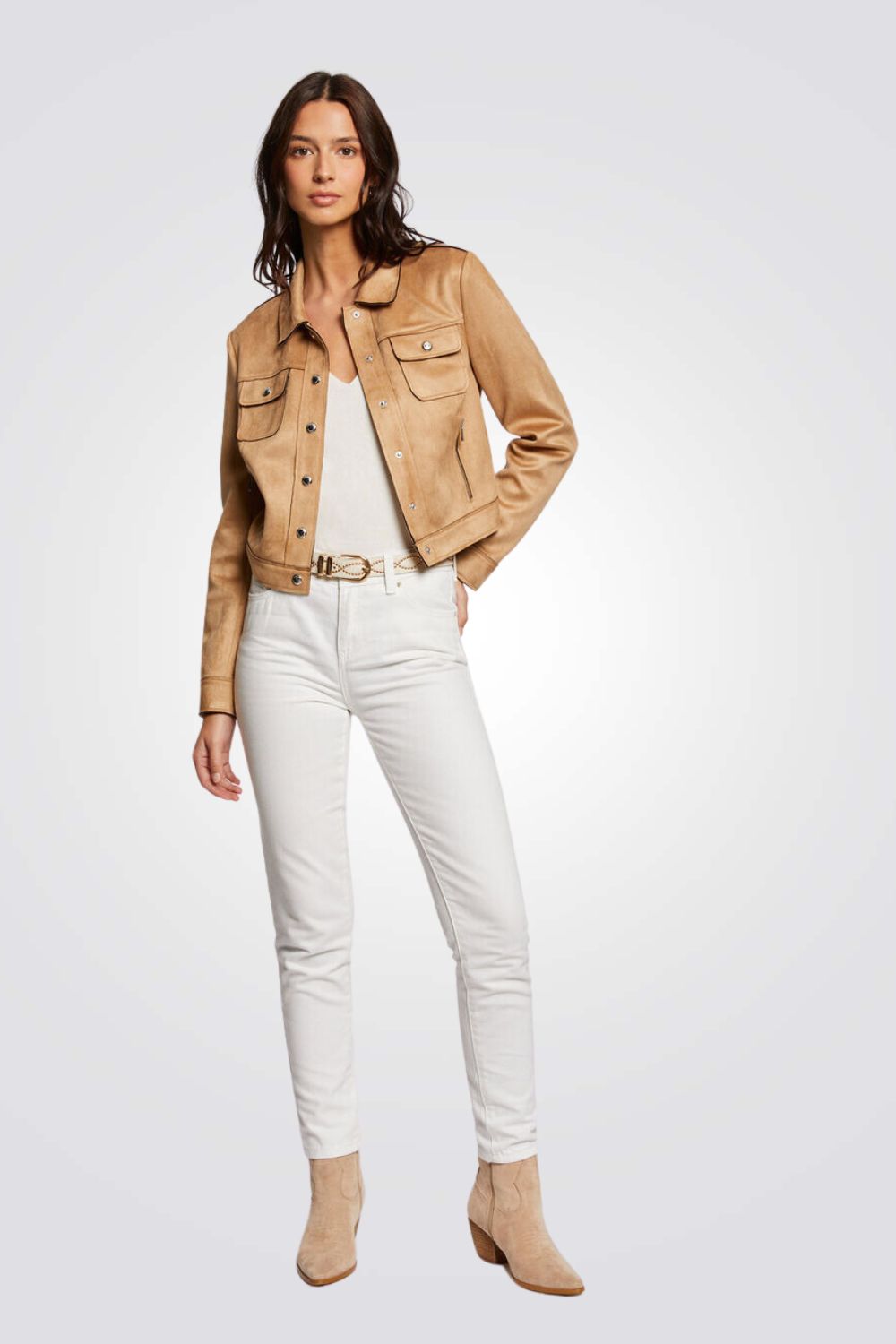 ג'קט קצר דמוי זמש בצבע כאמל