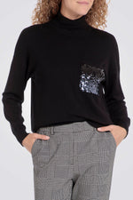 סריג גולף בצבע שחור עם פייטים