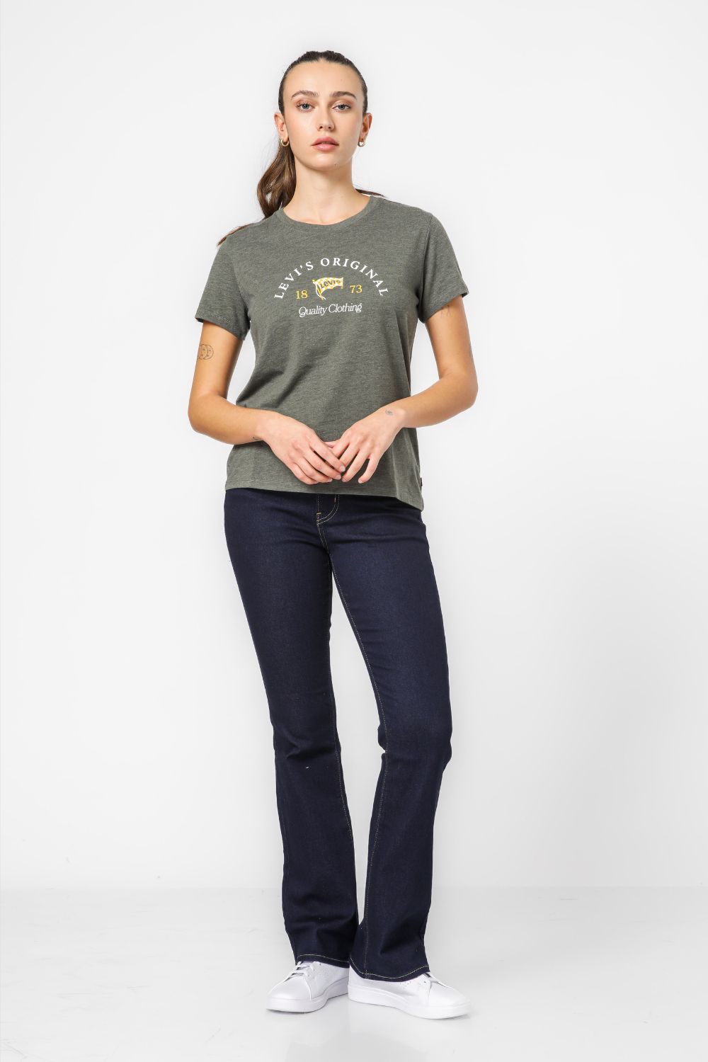 טישירט בצבע ירוק זית הדפס בחזית