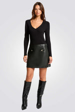 שמלה שחורה בשילוב דמוי עור ומפתח V | מורגן 
