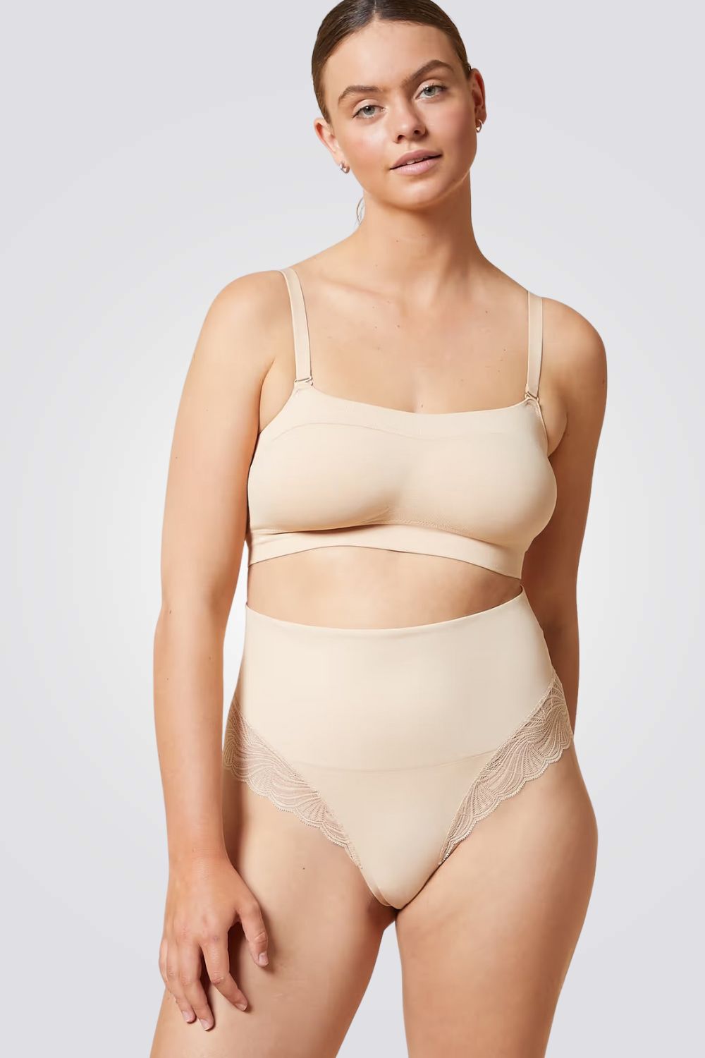 תחתוני טנגה מחטבים עם מותן גבוהה בשילוב תחרה POWER LACE בצבע גוף