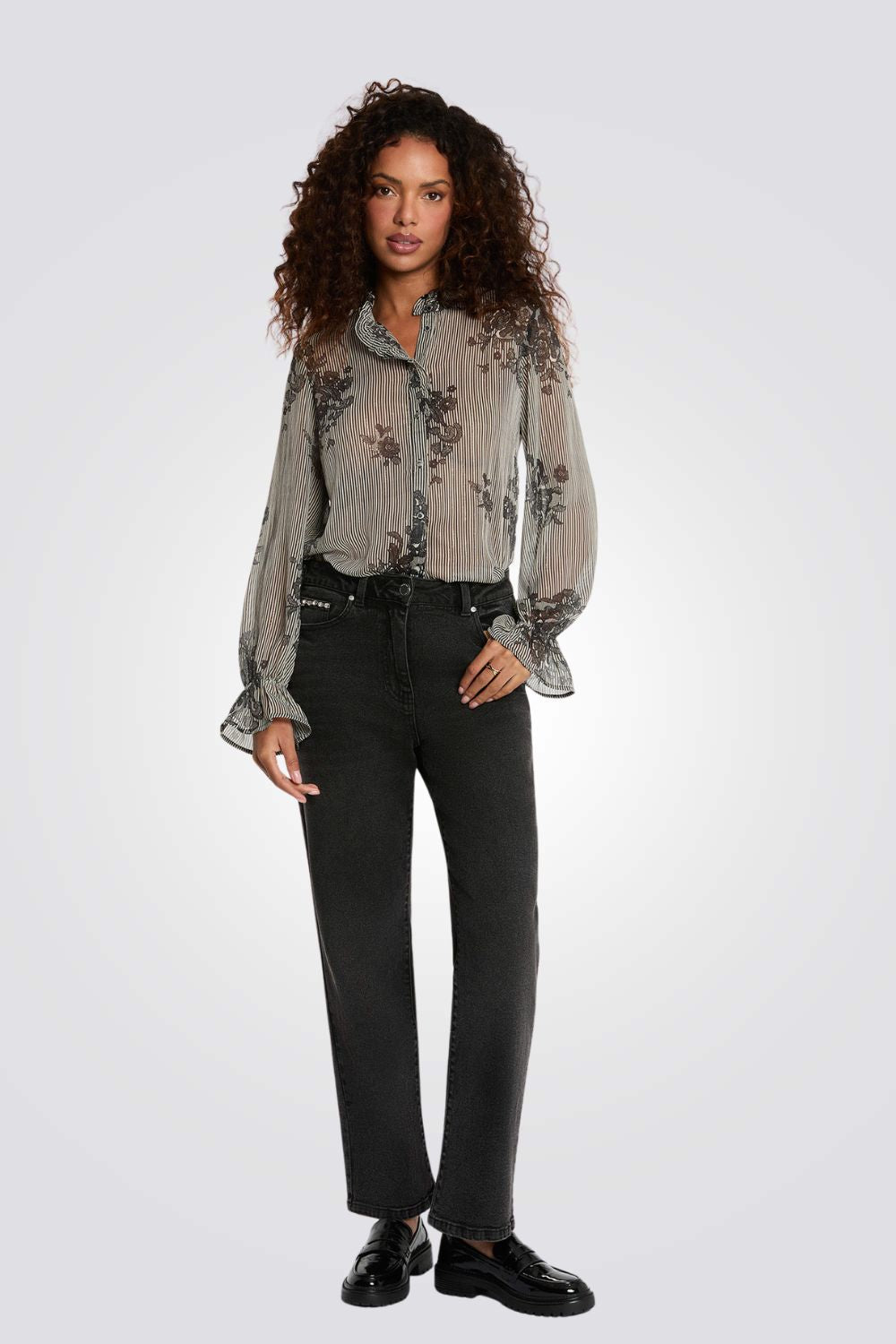 הרכב בד:98% פוליאסטר , 2% מטאלי 
