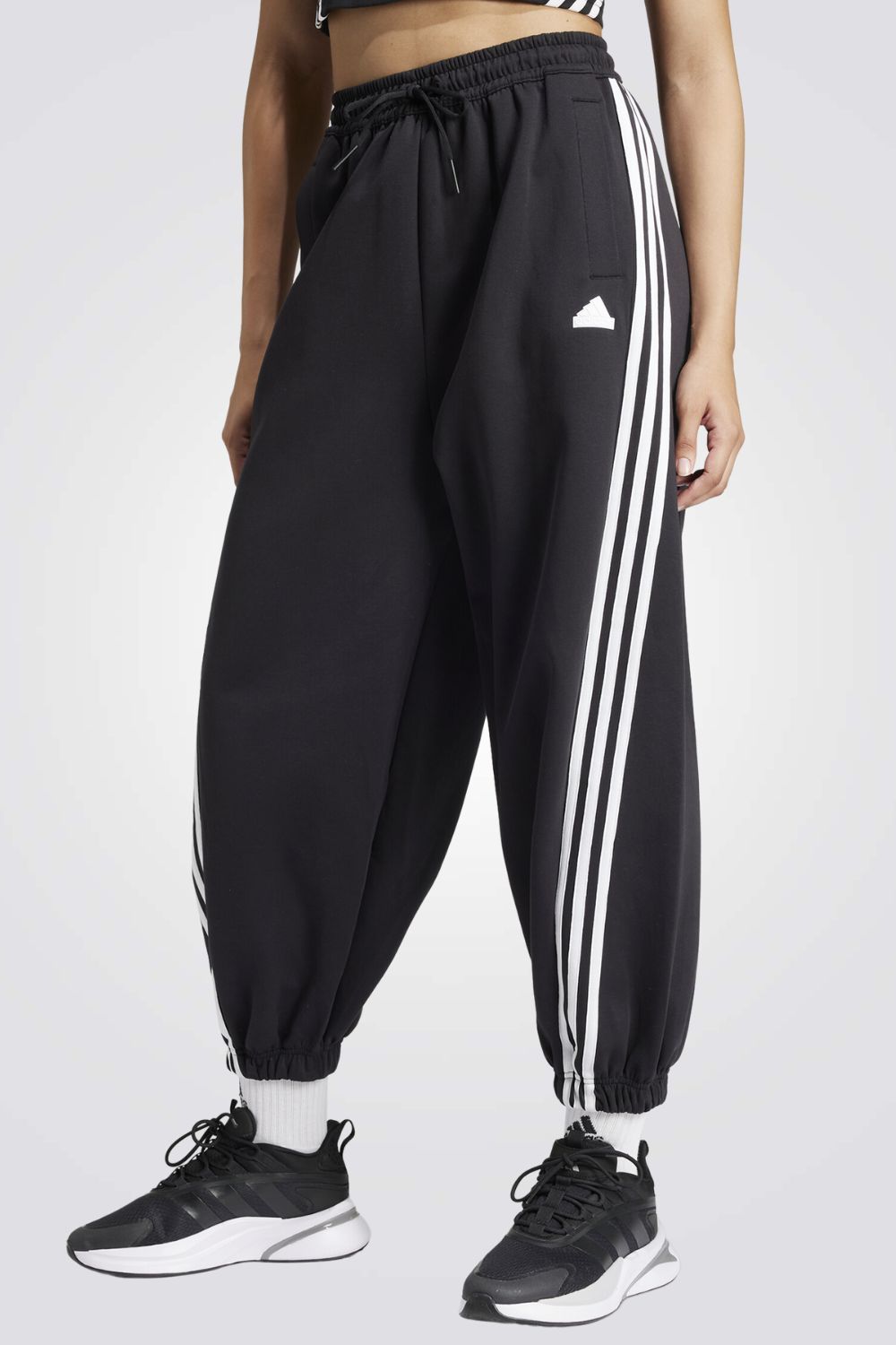 מכנסי טרנינג ארוכים Future Icons בצבע שחור לנשים