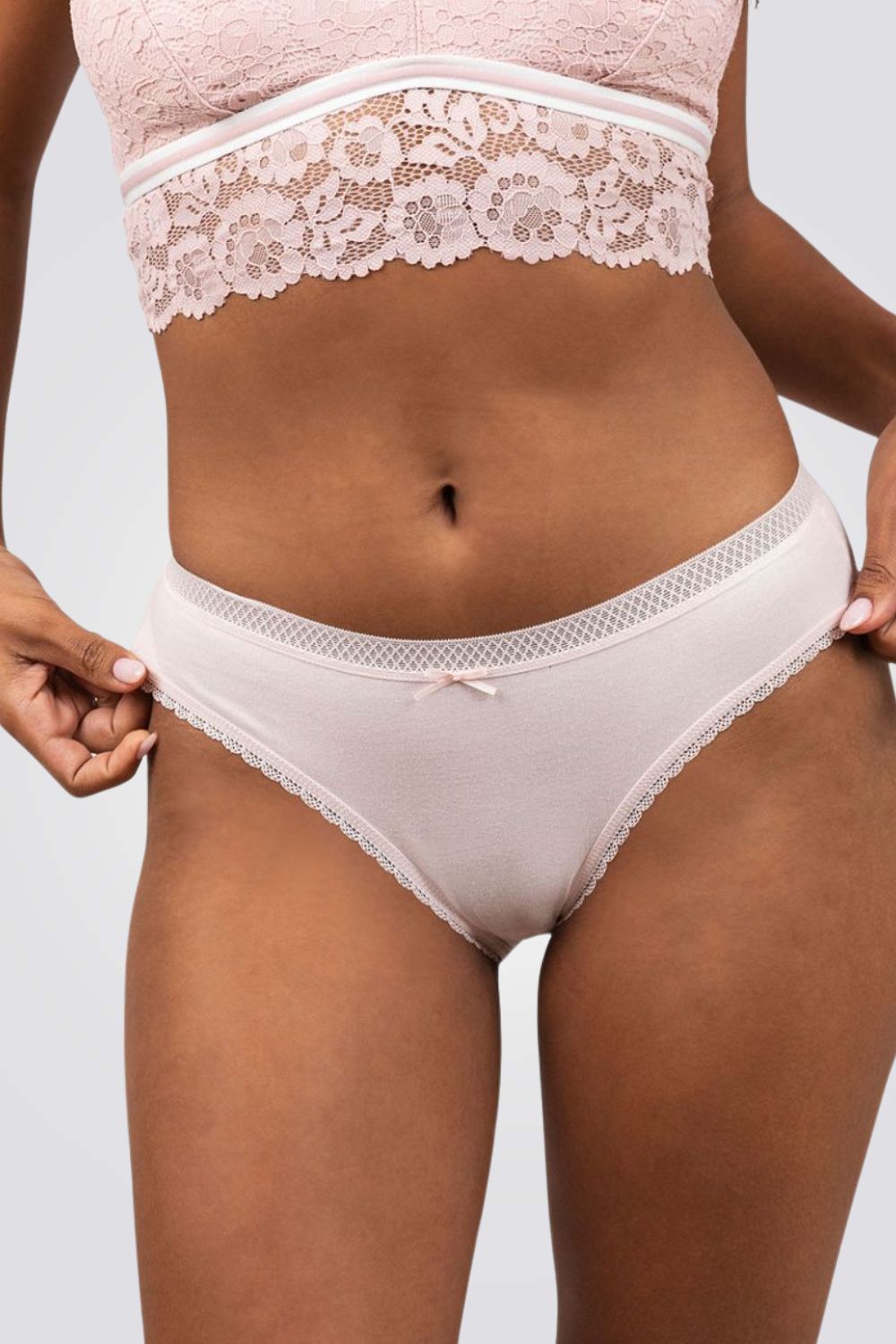 תחתוני ביקיני היי לג בשילוב תחרה | פמינה