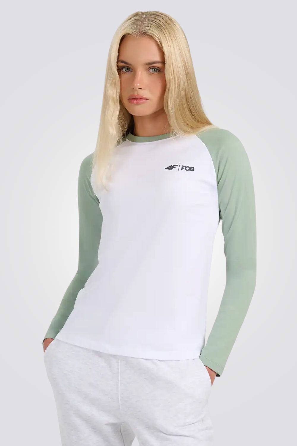 טישירט ארוכה עם הדפס ממותג לנשים | 4F