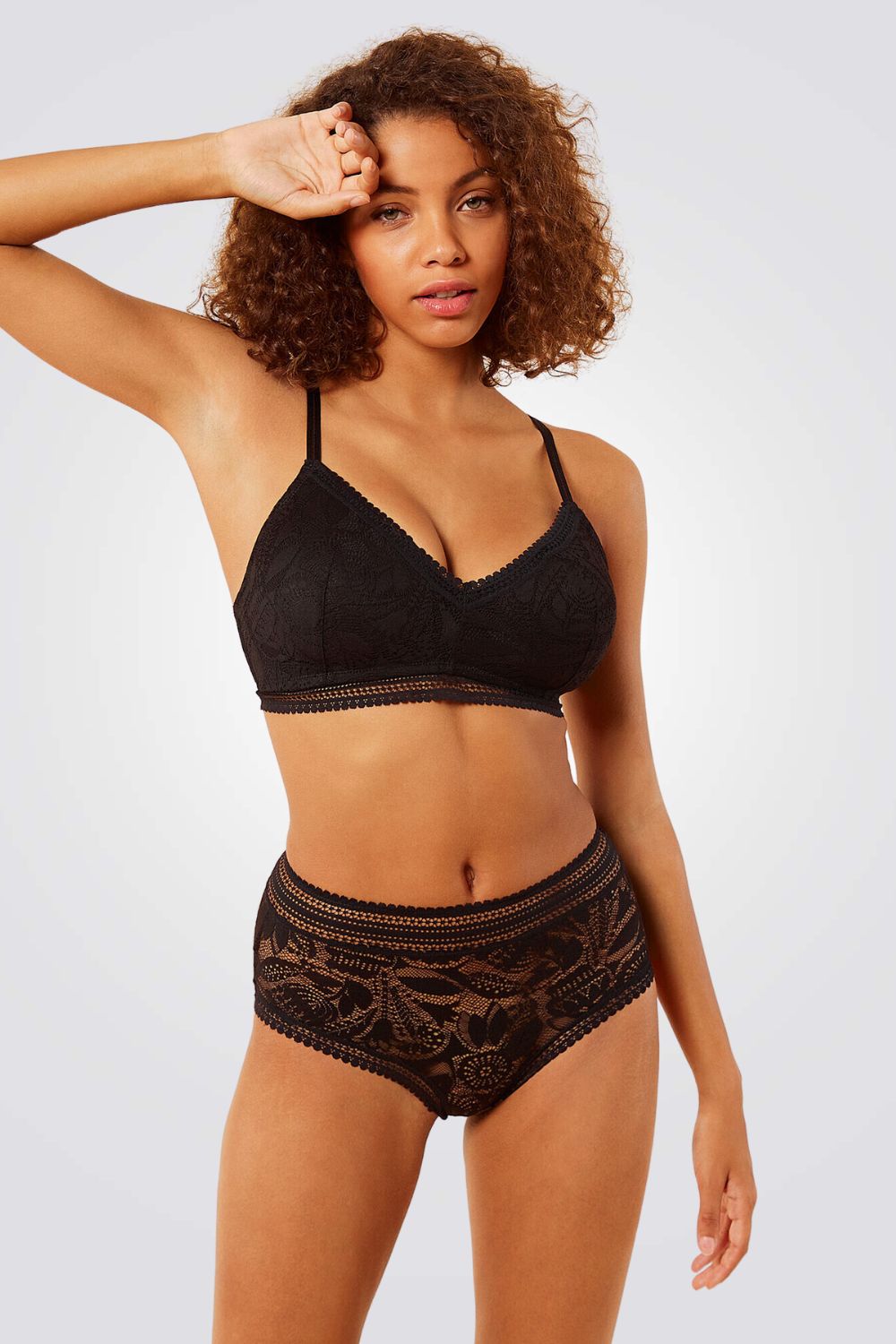 חזיית תחרה מרופדת DESTINEE בצבע שחור