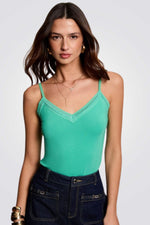 גופיה ירוקה לנשים