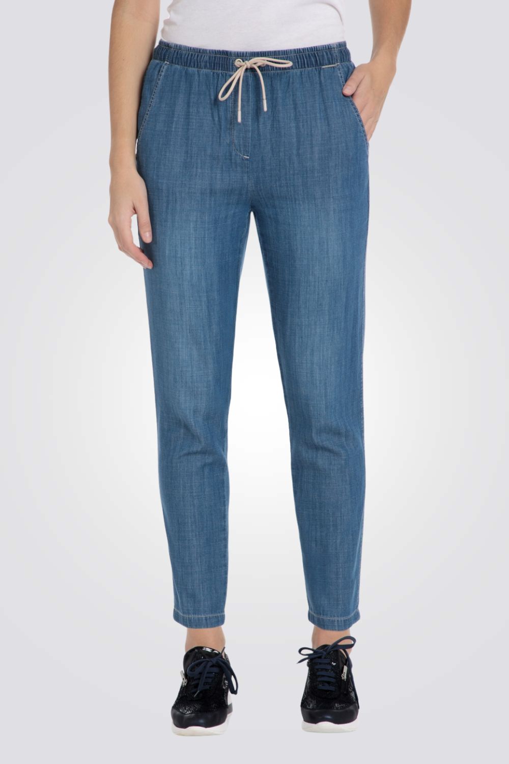 מכנסי ג'ינס לנשים 