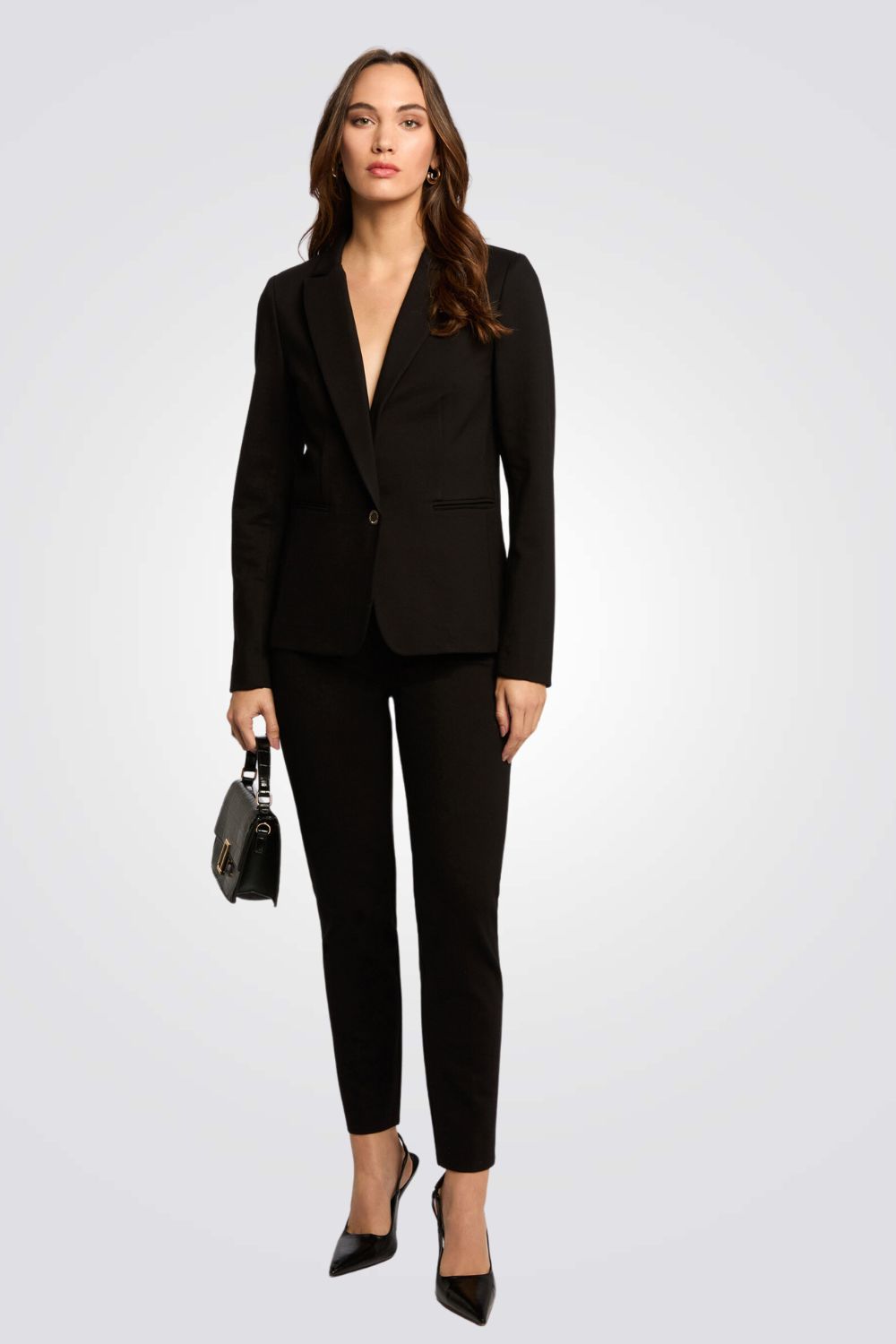 מכנסיים מחויטים גזרת Slim בצבע שחור