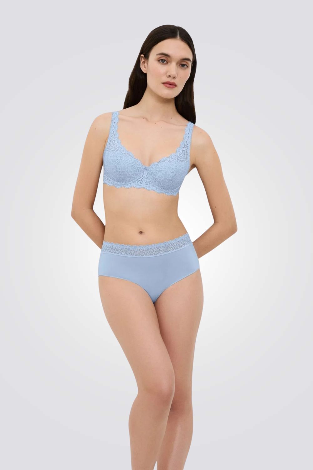 חזיית תחרה מרופדת עם קשת ומחשוף בלקונט | טריומף