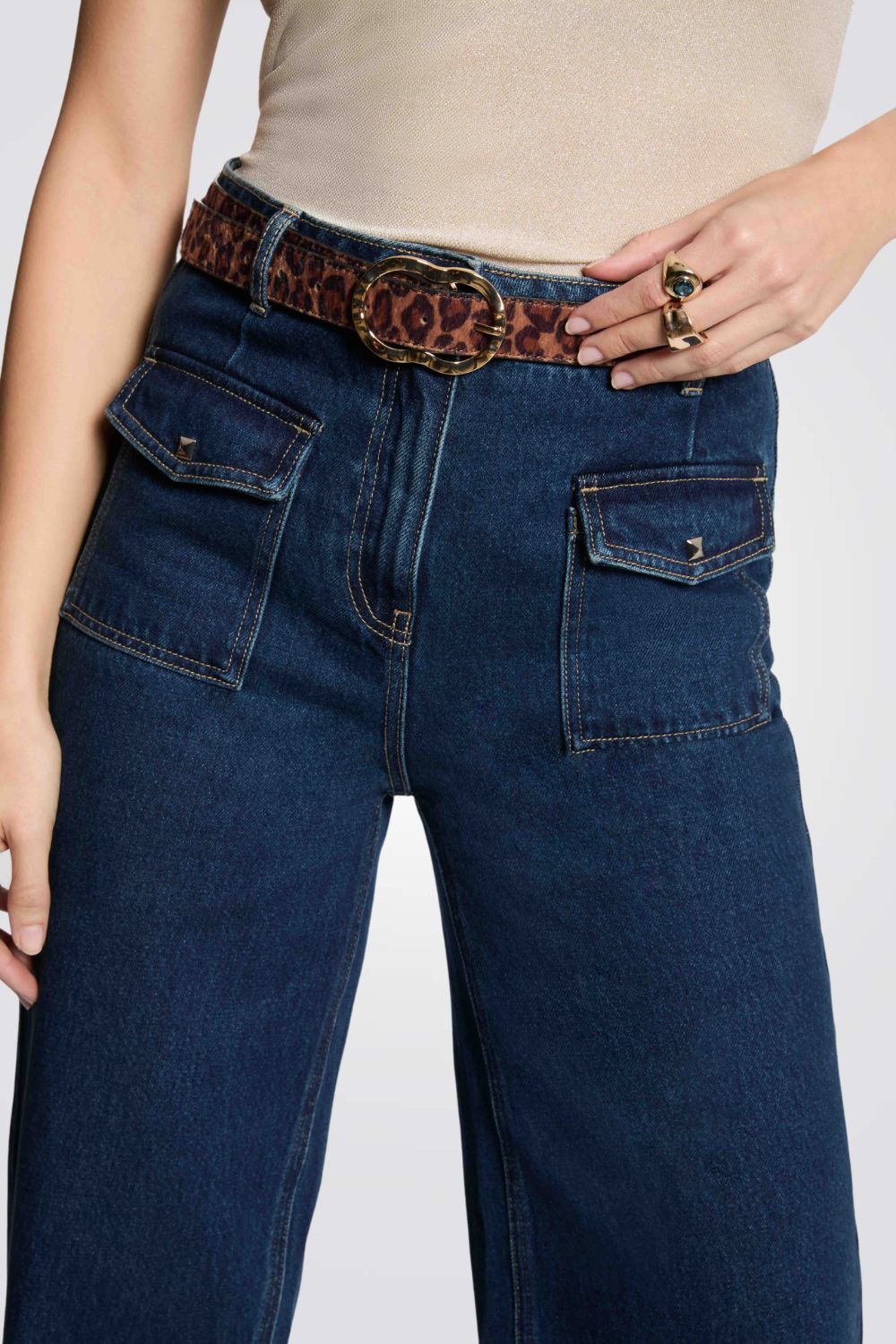 חגורה בהדפס מנומר אבזם זהוב 