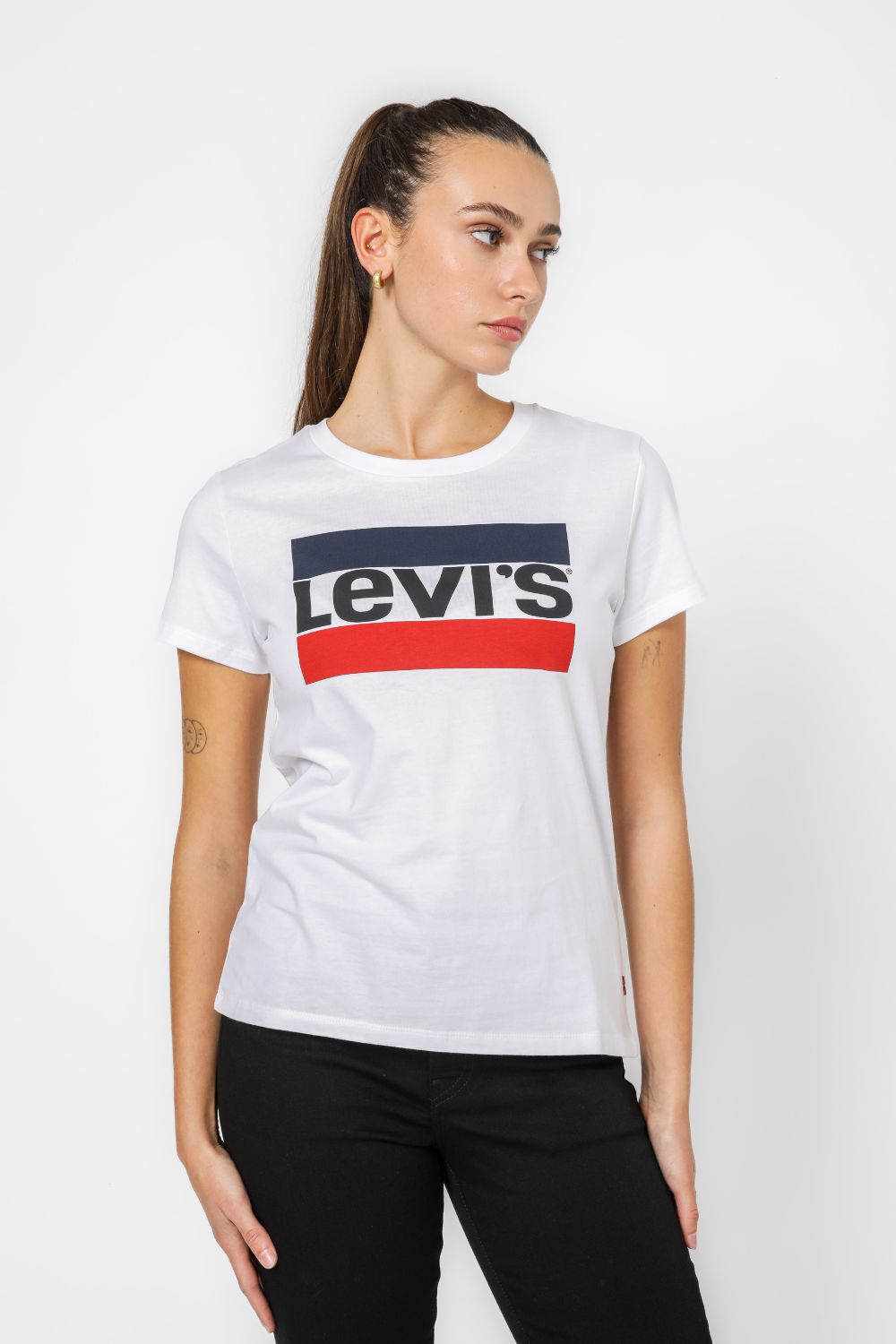 טישירט בצבע לבן הדפס לוגו בחזית