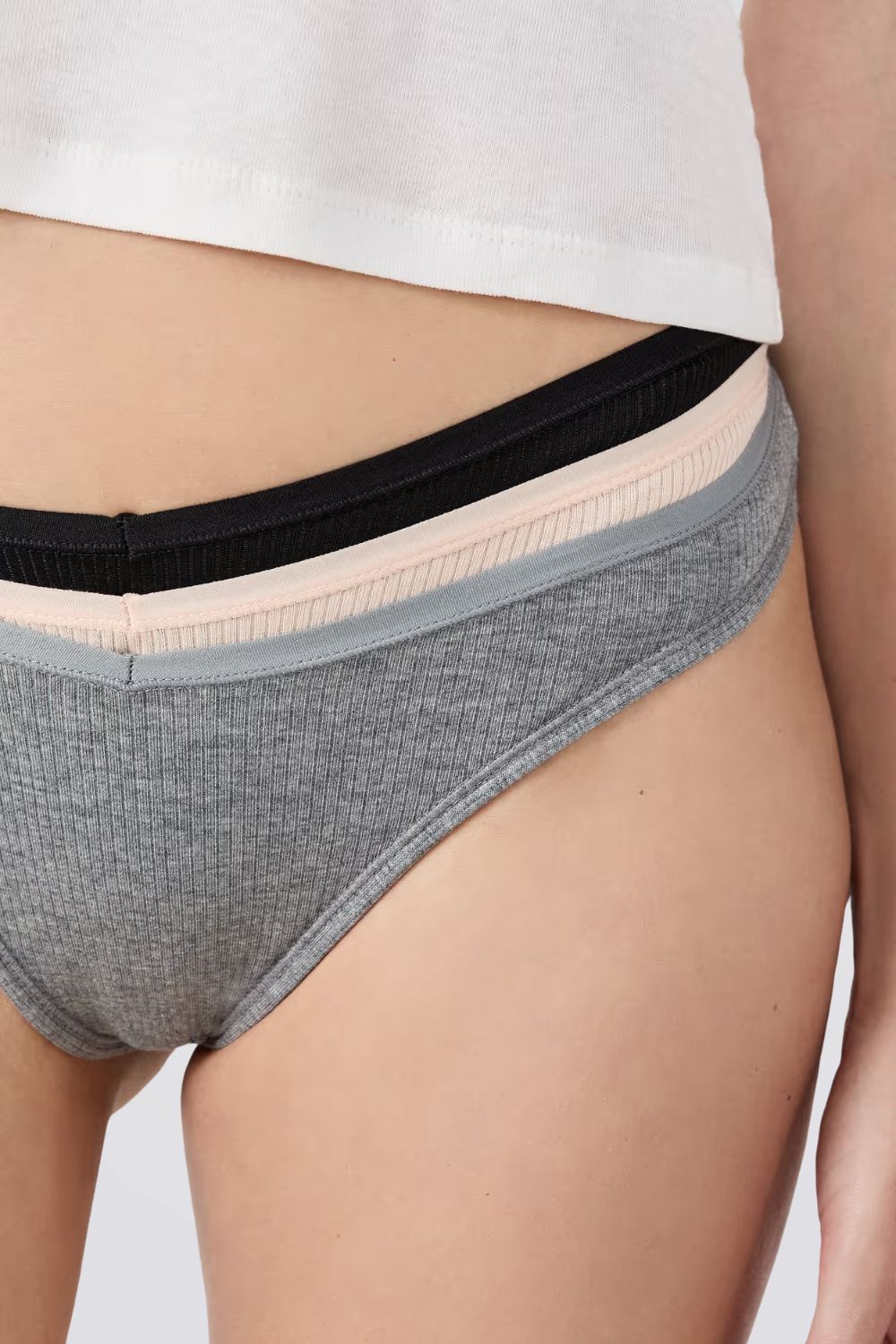 מארז תחתוני טנגה JOHN לנשים