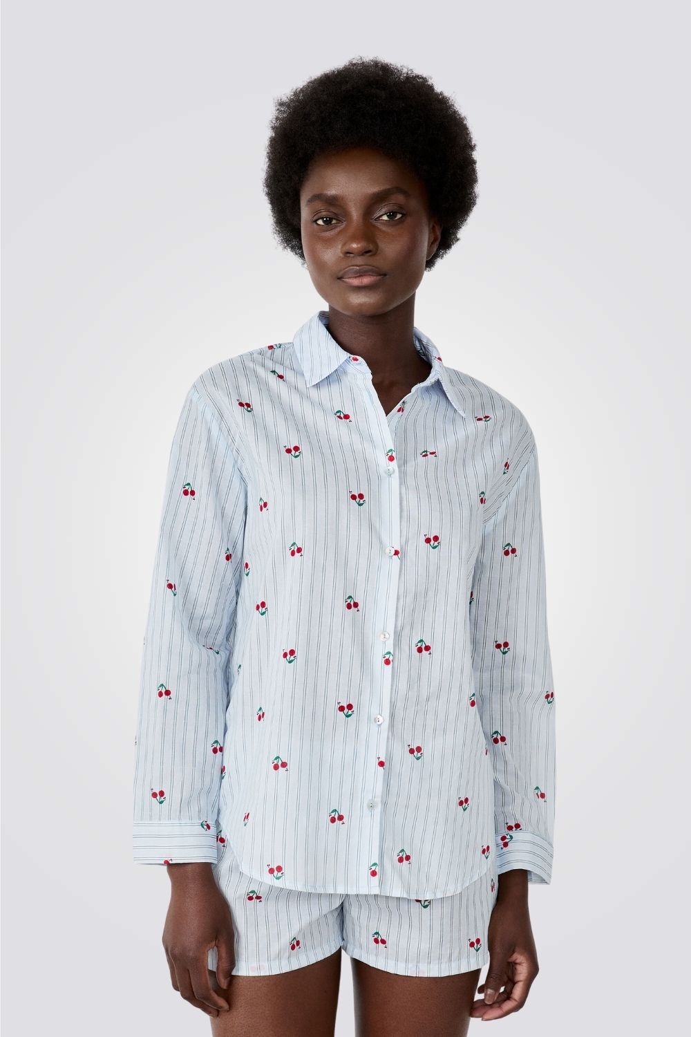 חולצת פיג'מה מכופתרת RAYA בהדפס דובדבנים