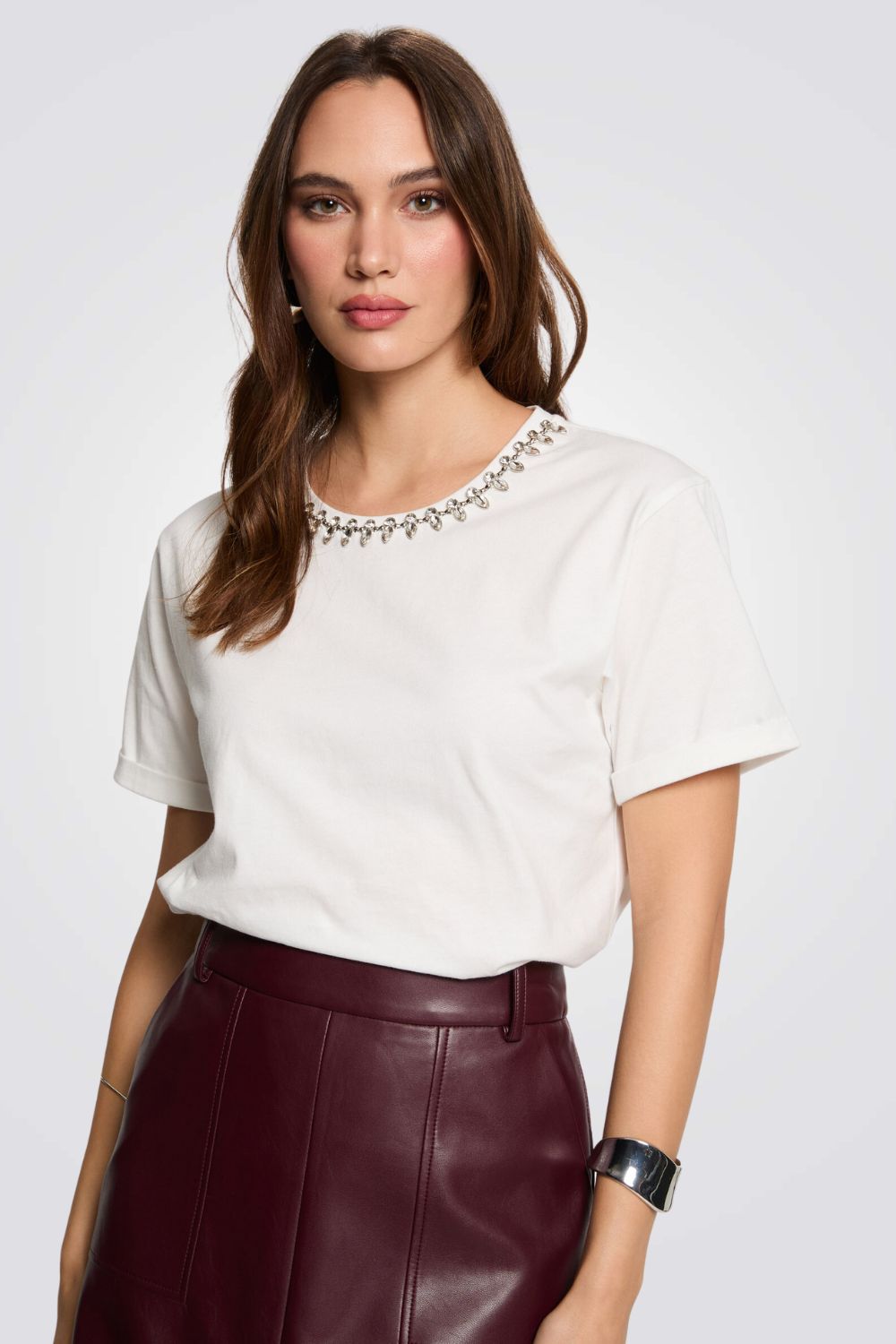 טישירט אוברסייז עיטור תכשיט בצבע אופוויט