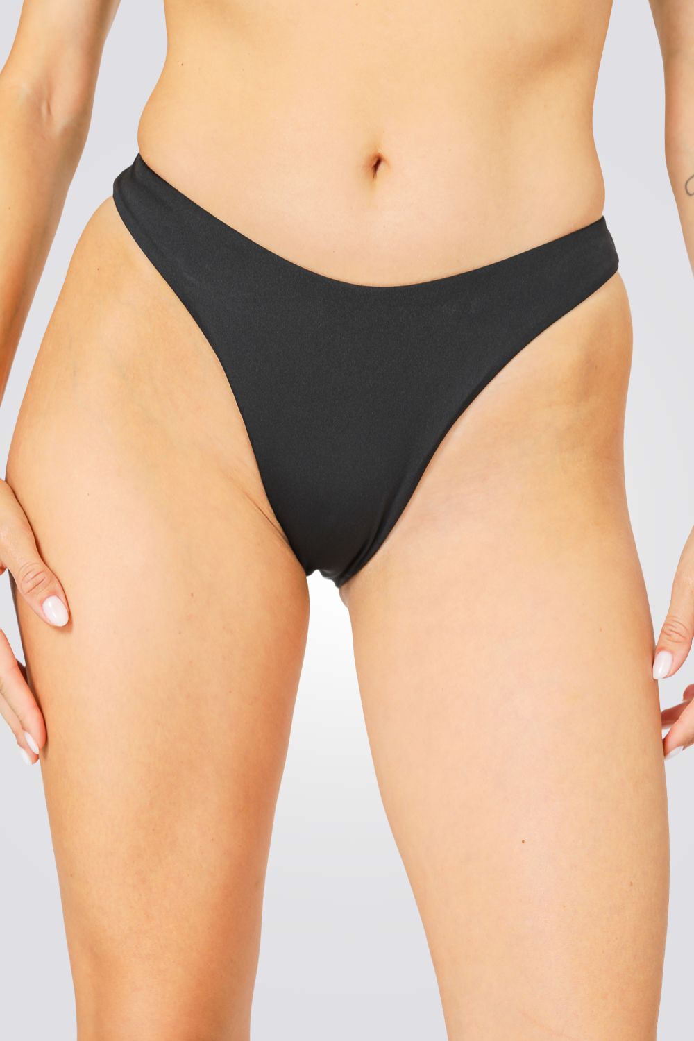 תחתון ביקיני ESSENTIAL-SLING בצבע שחור