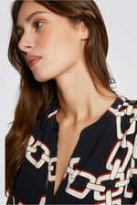 חולצה מכופתרת כחולה הדפס לולאות