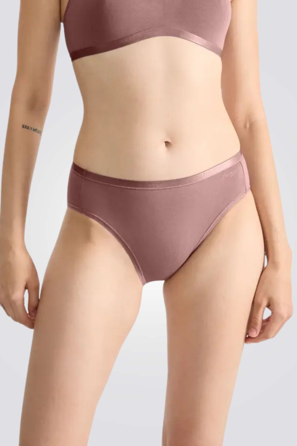 תחתון טאי בעיצוב אלגנטי | סלוגי