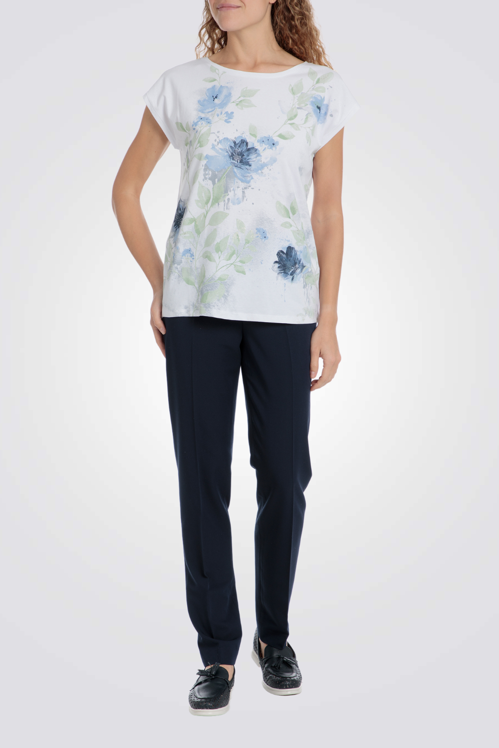 חולצת טי עם פרחים  