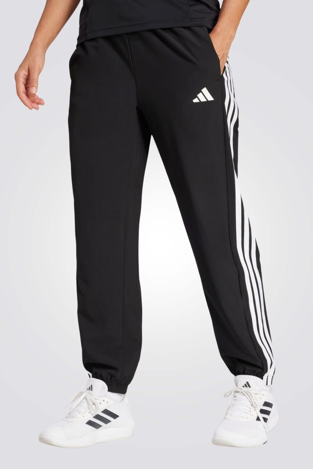 מכנסי טרנינג לנשים בצבע שחור