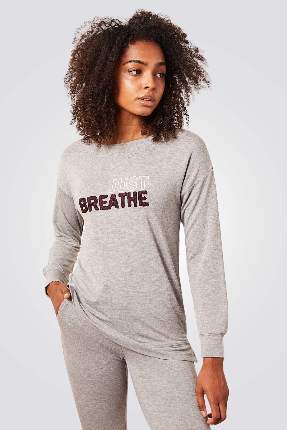 חולצת פיג'מה YUST בצבע אפור 